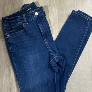 High waisted flexx medium wash skinny jeans. Great denim only worn once.